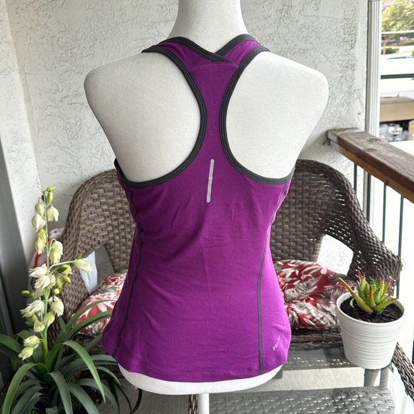 Nike Racerback Tank Tops W/ Built In Bra Bundle of Two Sze Medium - Picture 4 of 15